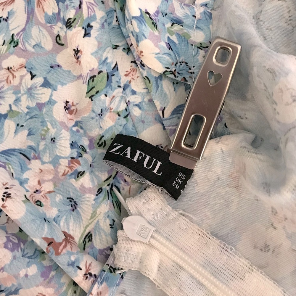 ZAFUL Brand Blue Ditsy Floral Sleeveless Peekaboo Ruffle Hem Dress size 8 in EUC - Picture 12 of 15
